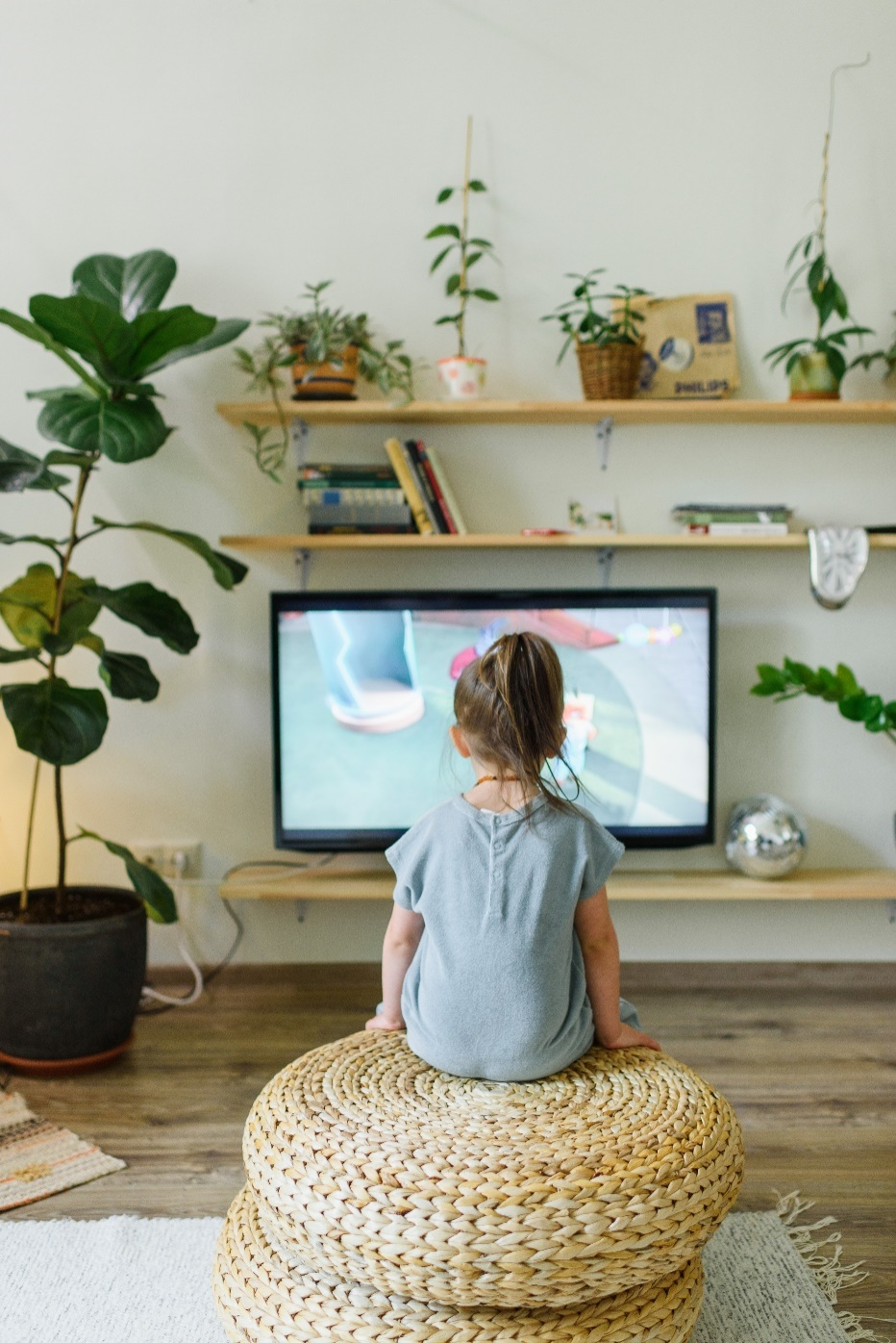 A-child-watching-TV